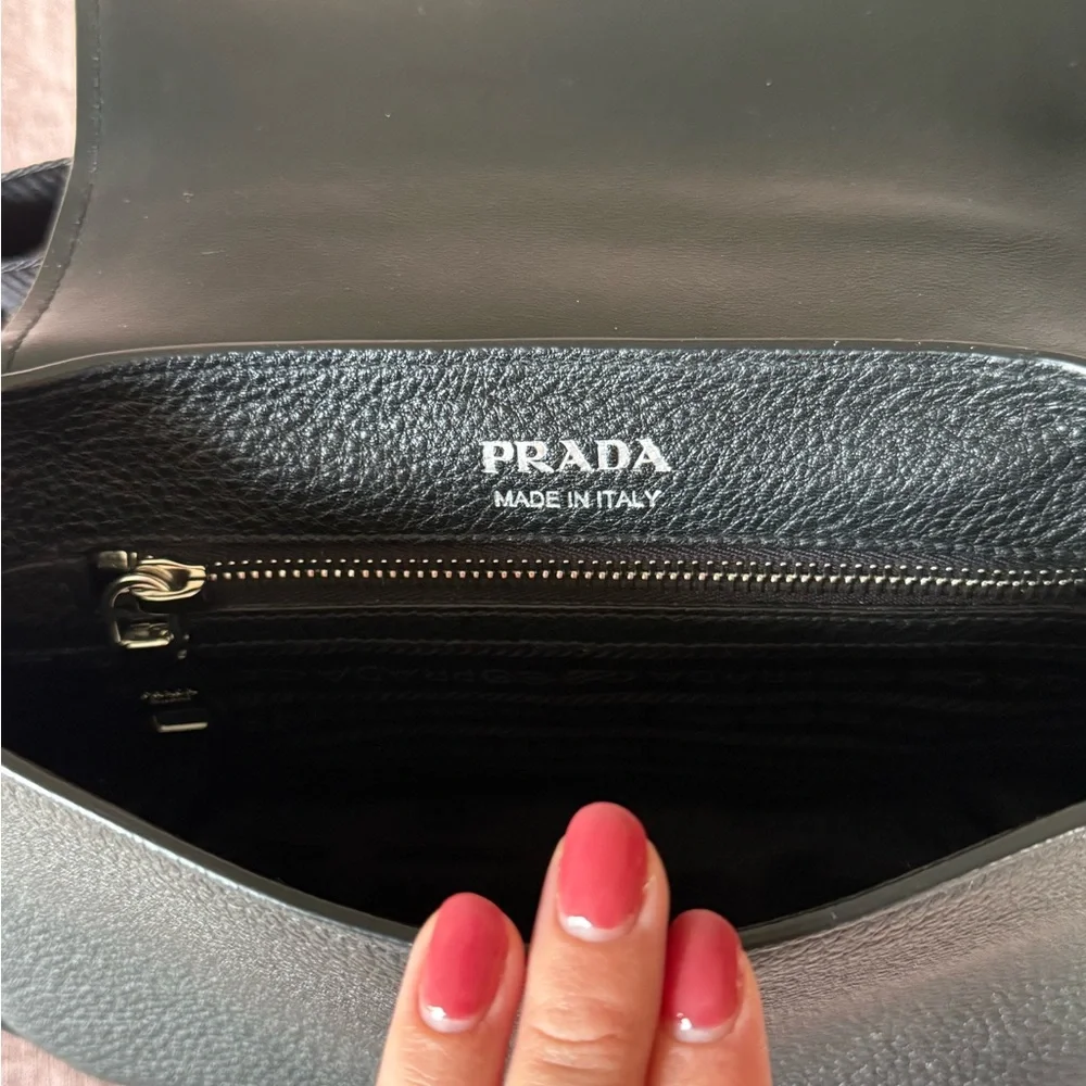 Prada Black Leather Crossbody Bag with Pouch - Picture 4 of 5